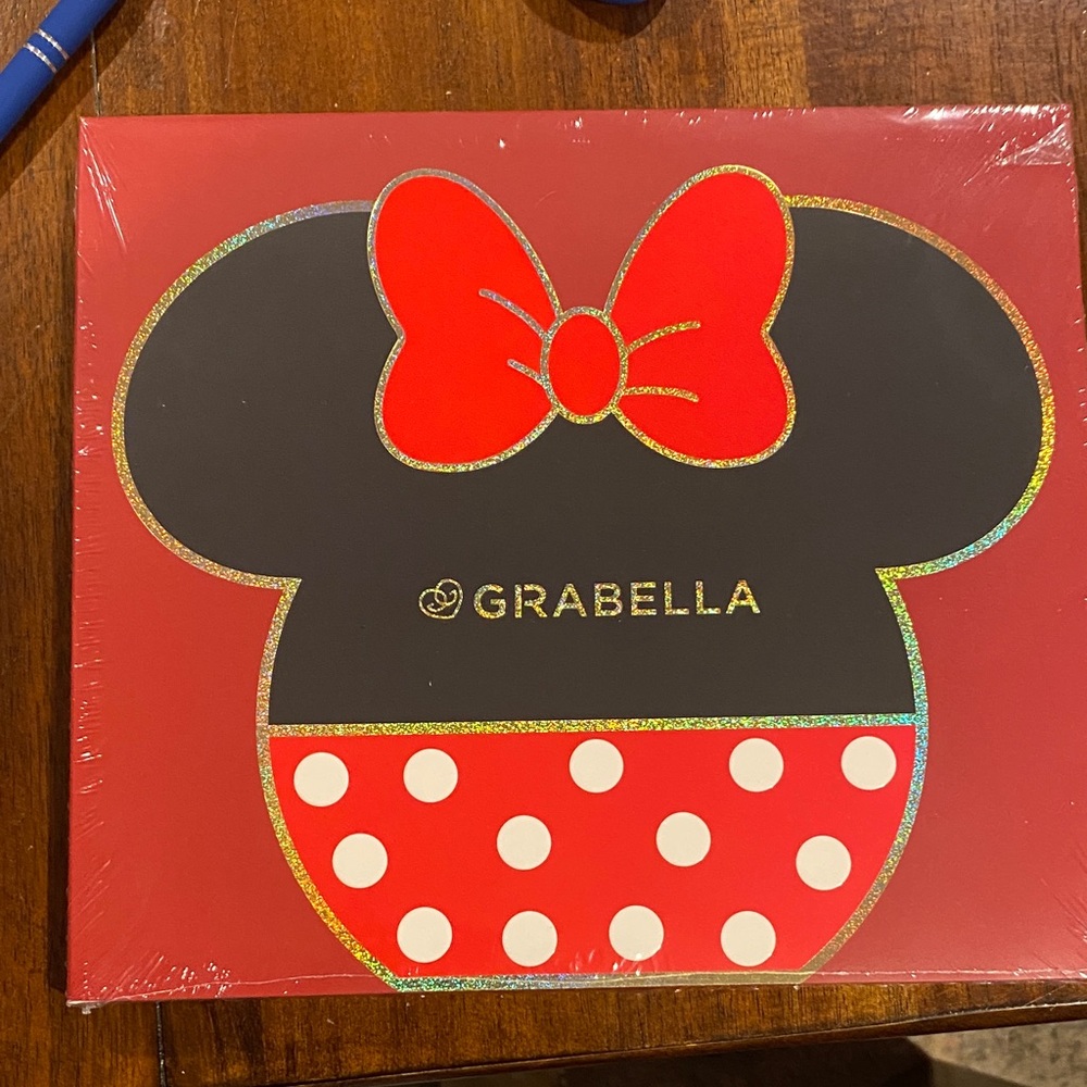 Grabella Minnie Mouse  36 eyeshadow palette